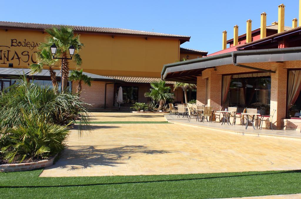 Hotel Chateau Vinasoro Alcazar de San Juan Exterior photo