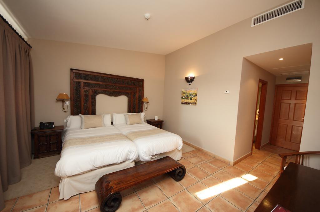Hotel Chateau Vinasoro Alcazar de San Juan Room photo